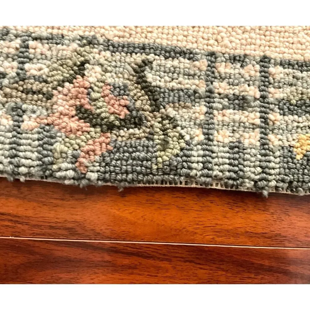 Vintage Shabby Cottage floral hook rug; pretty flower pattern